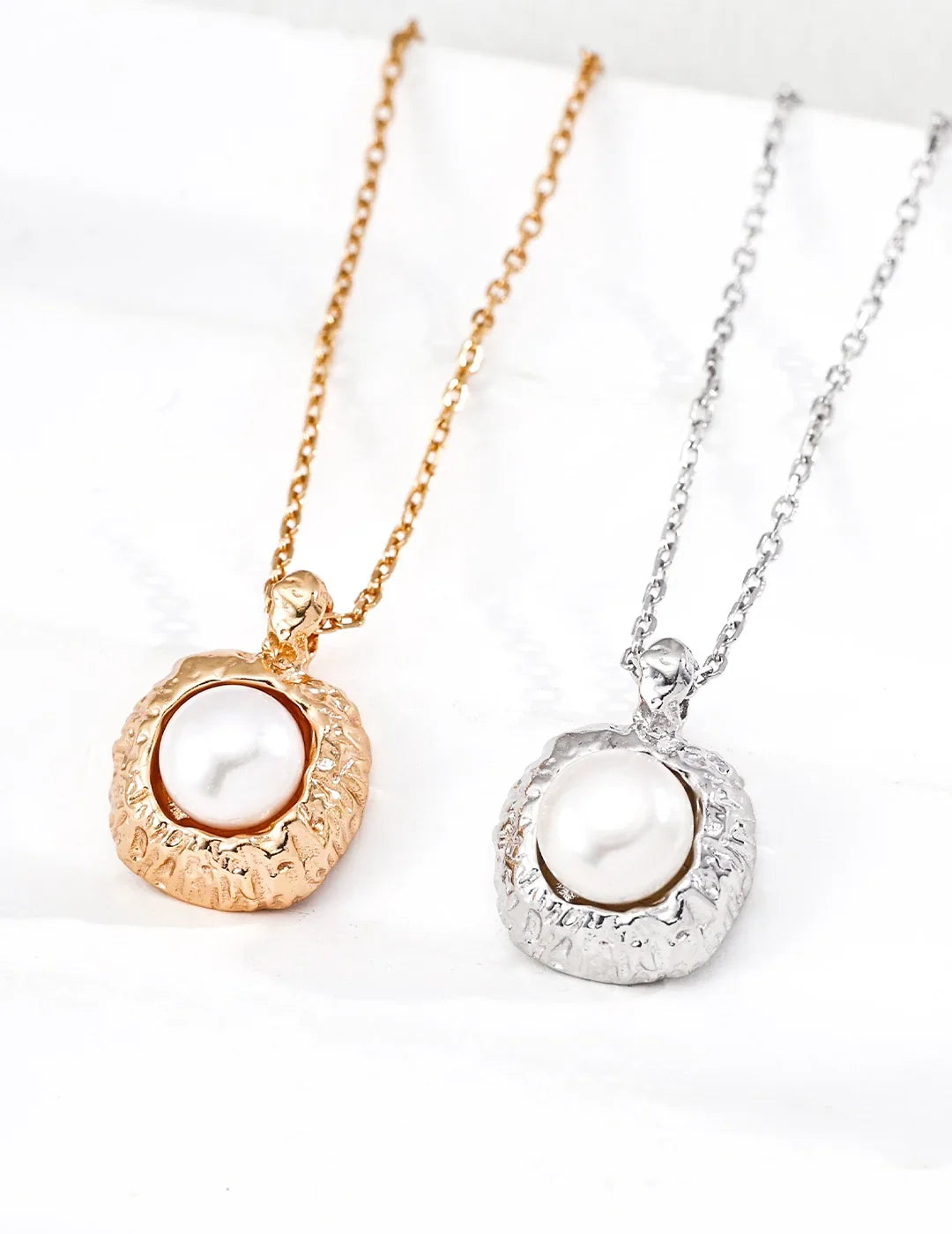 Handgeschnitzte Kollektion: Perlenkette mit Kieselstruktur