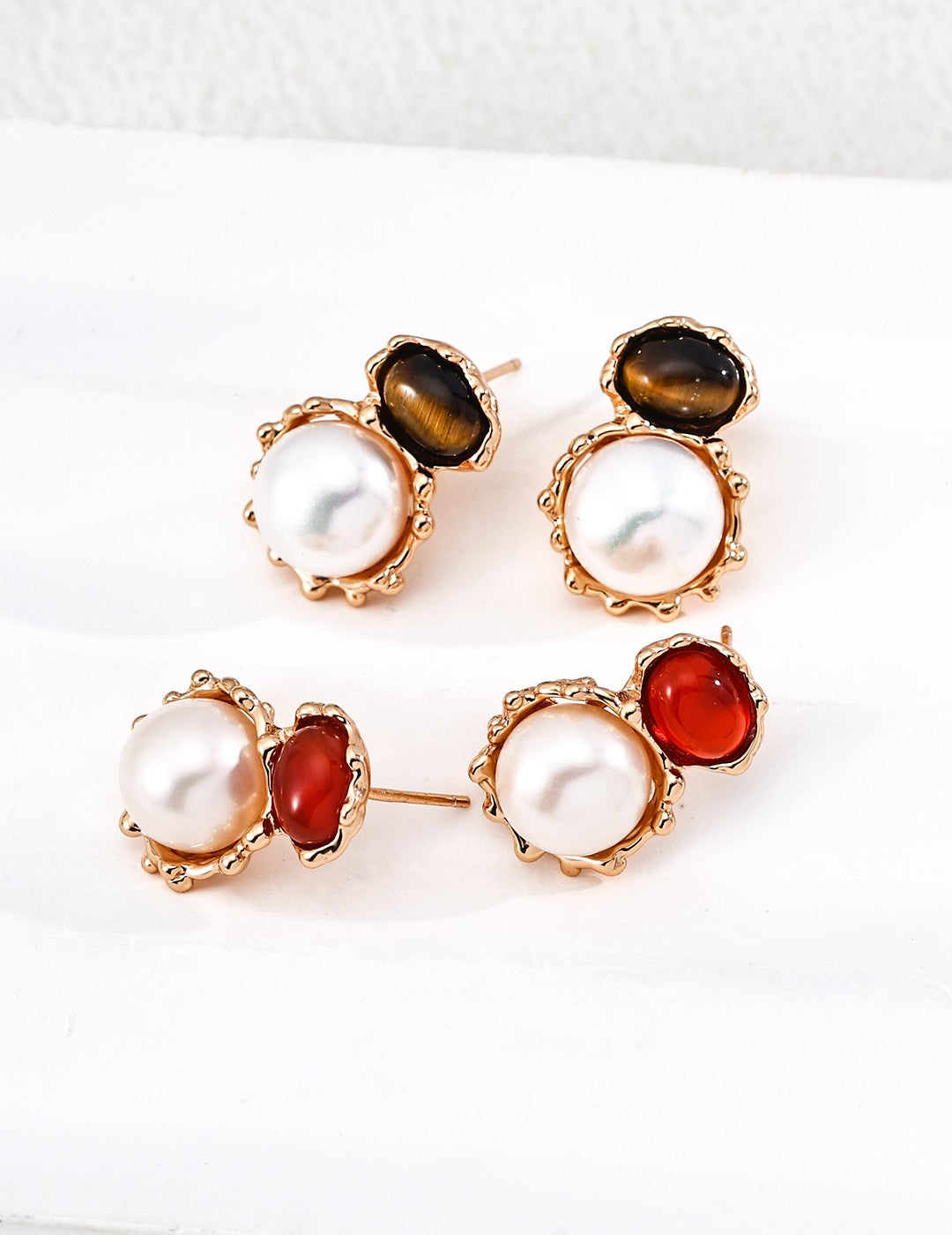 Handgeschnitzte Ohrringe mit Lava-Flüssigkeit - Tropfenohrringe aus 925er Silber mit Tigerauge, Achat und Perle