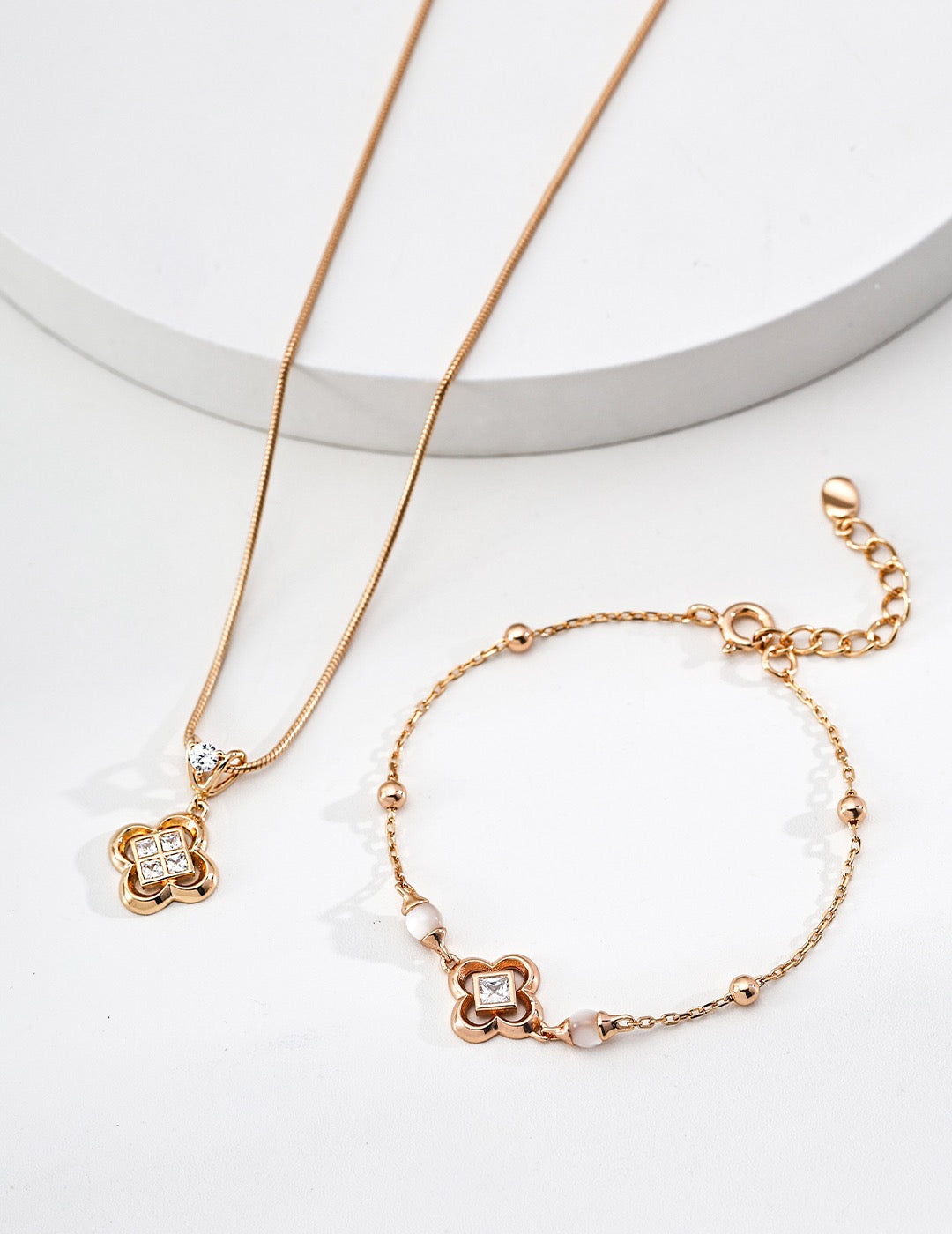Minimalist Four-Leaf Clover Zircon Necklace