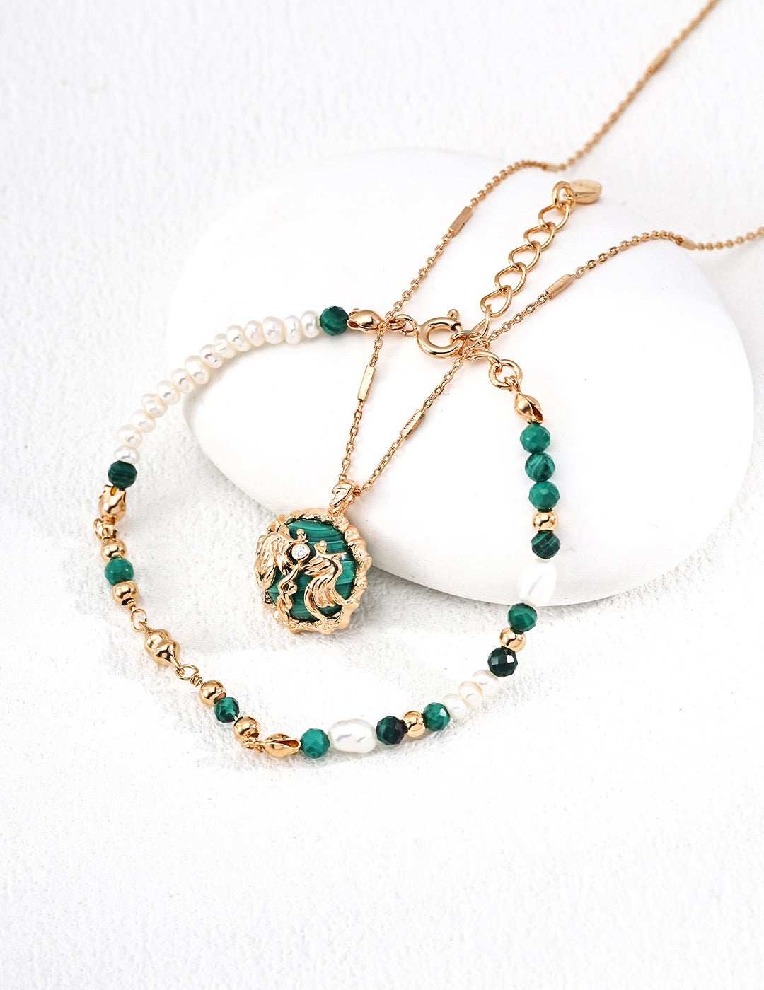 Mythic Victory Bow Necklace