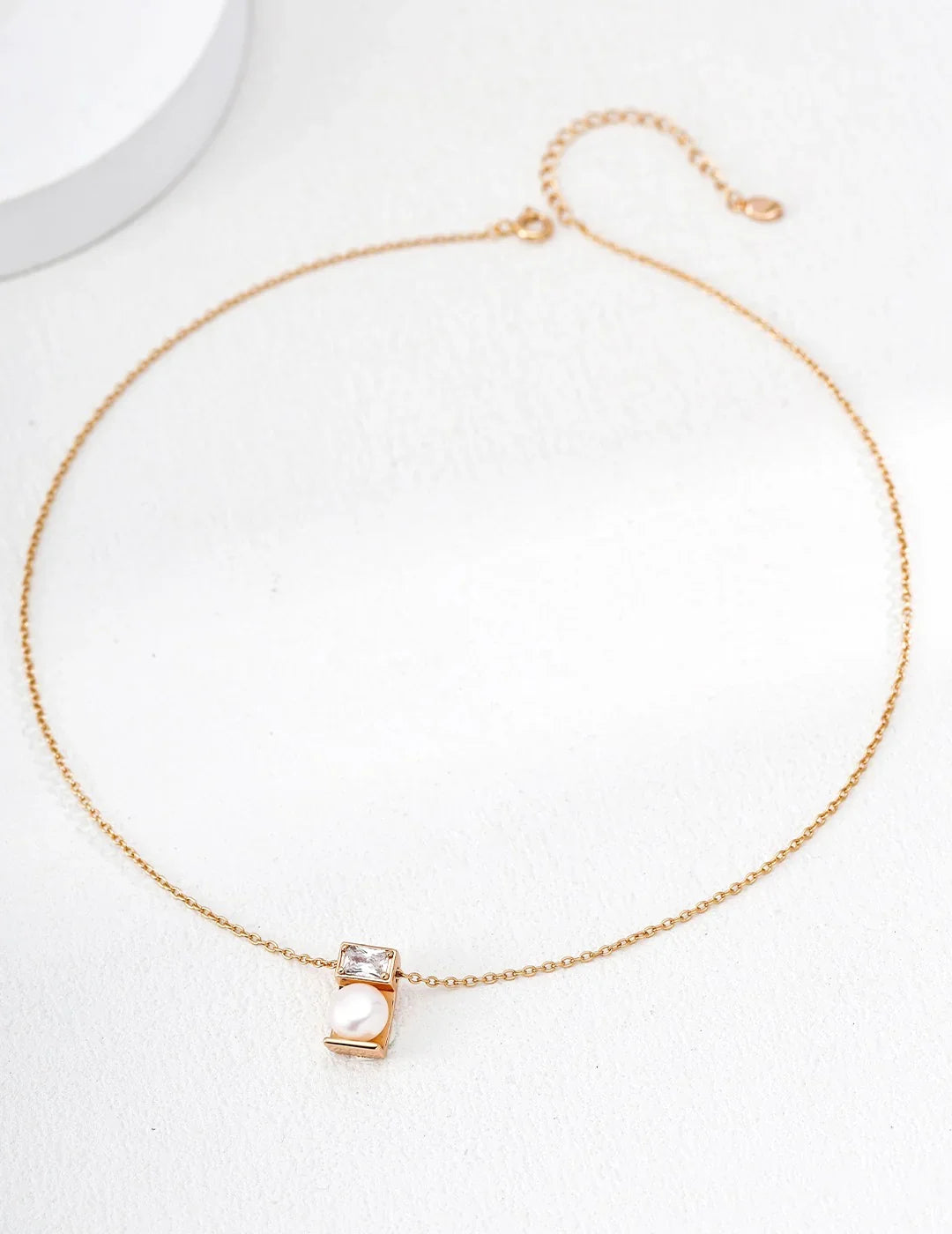 Minimalist Style Zircon-Pearl Pendant Necklace