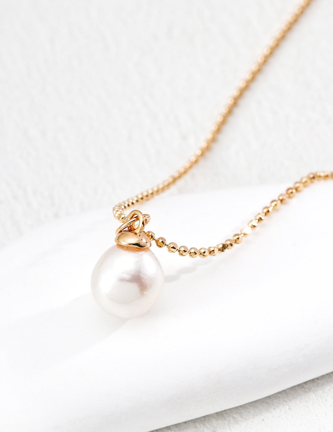 Minimalist Natural Pearl Pendant Necklace