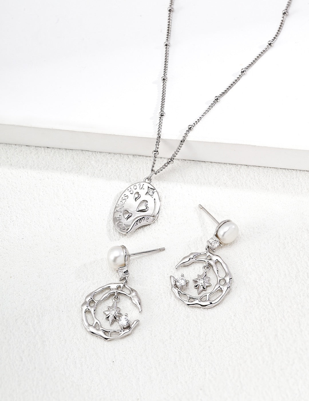 Ins Style Curled Oval Tag Necklace | Dainty Heart CZ Pendant - Adjustable Chain