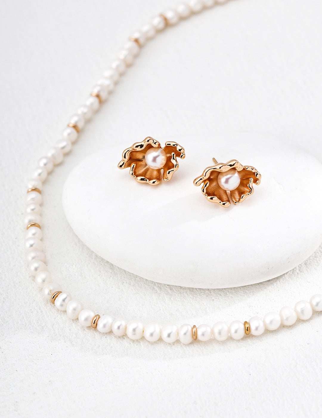 Minimalist Vintage Natural Pearl Necklace