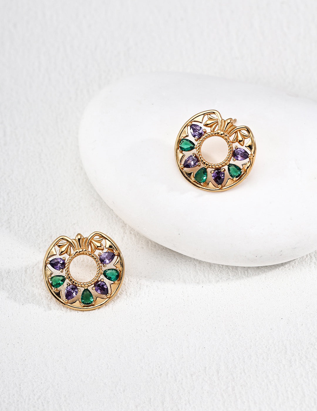 Monet Garden Ohrringe aus 925er Silber – Lila-Grüner Zirkon, Retro-Gold, 1,8 cm