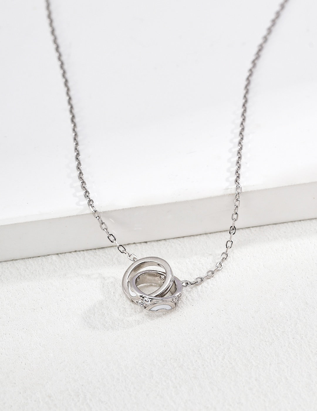 Klassische Emaille-Halskette mit doppeltem Kreis