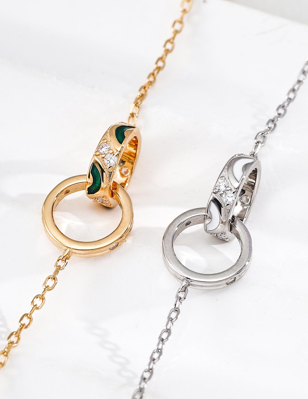 Klassische Emaille-Halskette mit doppeltem Kreis