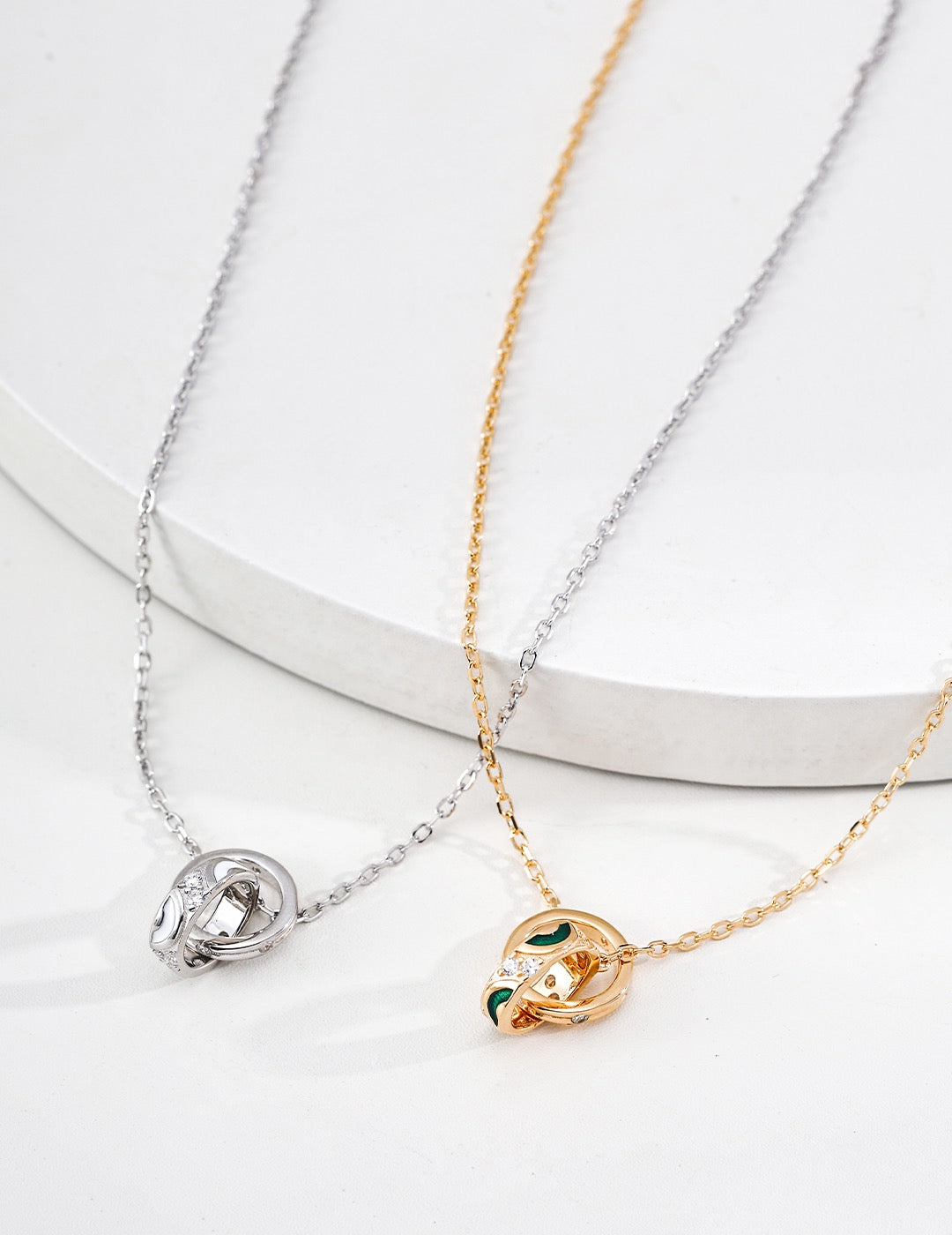 Klassische Emaille-Halskette mit doppeltem Kreis