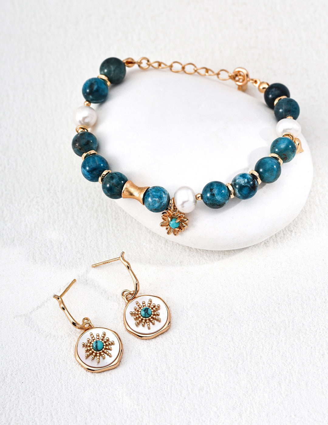 Elegante Ohrringe aus Türkis und weißen Muscheln, 925er Silber