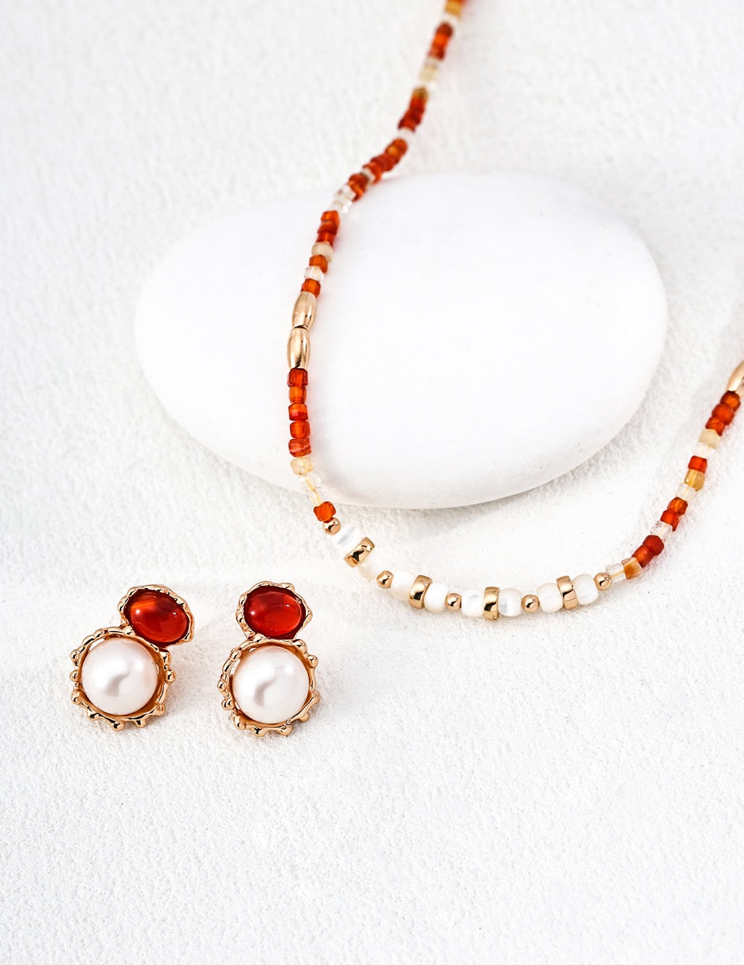 Handgeschnitzte Ohrringe mit Lava-Flüssigkeit - Tropfenohrringe aus 925er Silber mit Tigerauge, Achat und Perle